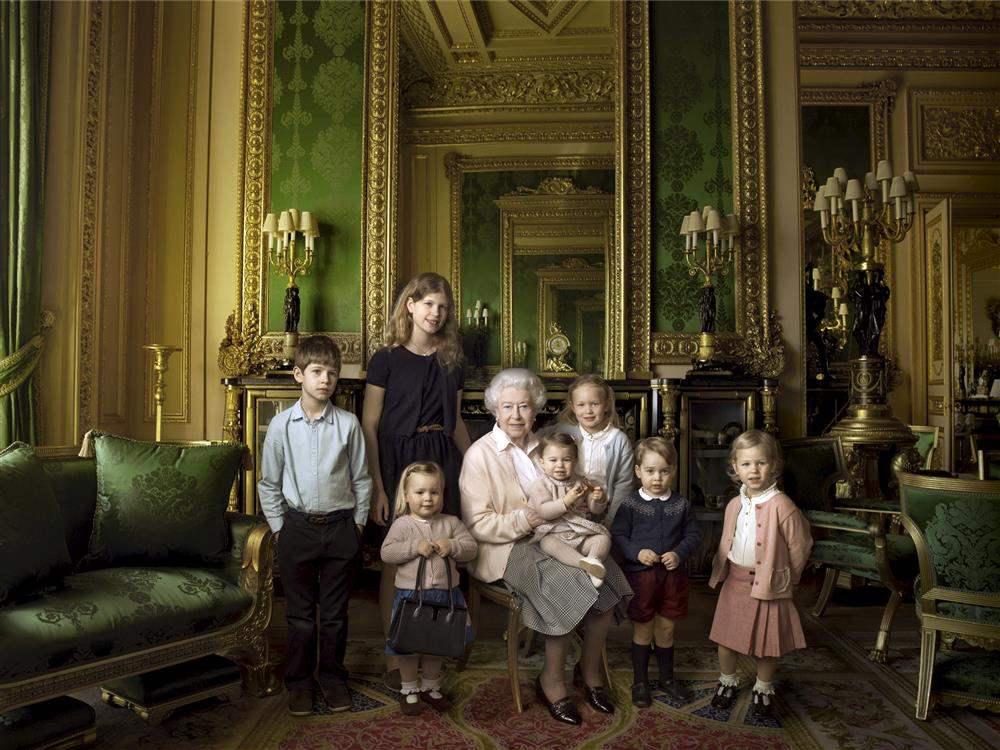 Tras su muerte, la reina Isabel II deja cuatro hijos, ocho nietos y 12 bisnietos que lamentan su pérdida. ¿Los conoces? Aquí te decimos quiéneso son.