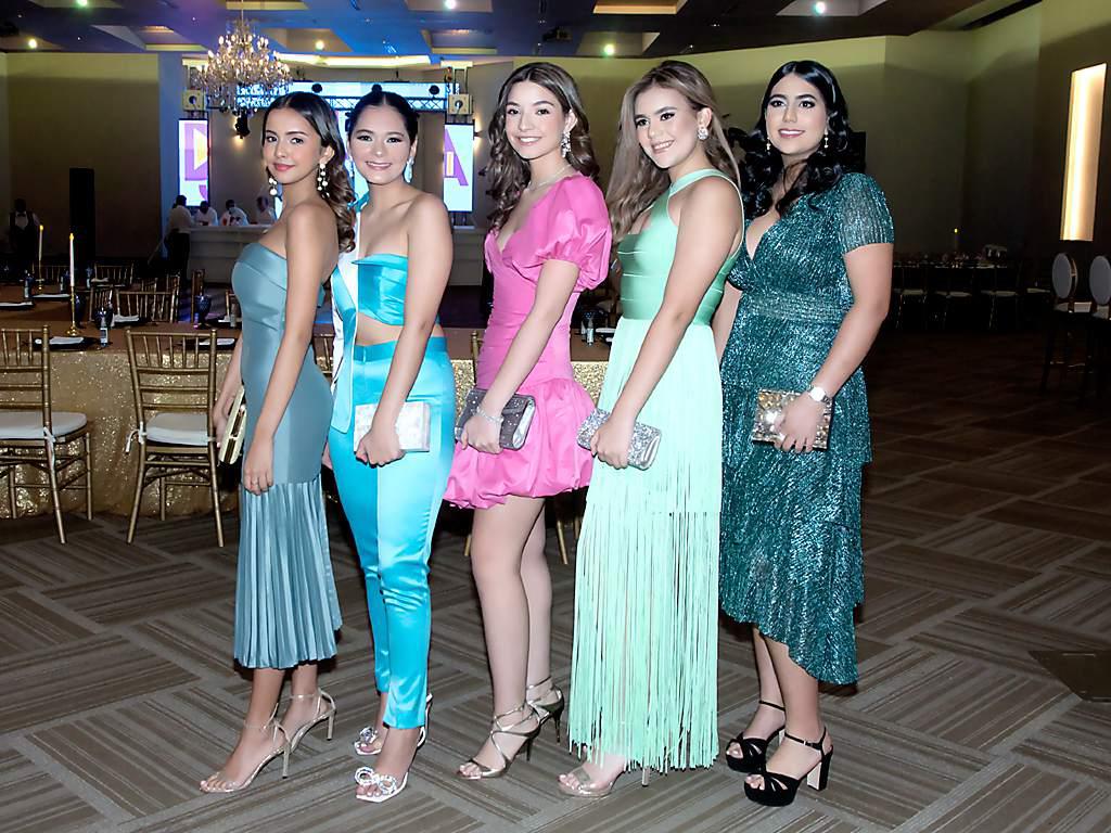 Carol Cabeza, Jessica Rodríguez, Isabel Victoria Leiva, Daniela Rodezno y Natalia Panayotti. Carol Cabeza, Jessica Rodríguez, Isabel Victoria Leiva, Daniela Rodezno y Natalia Panayotti.