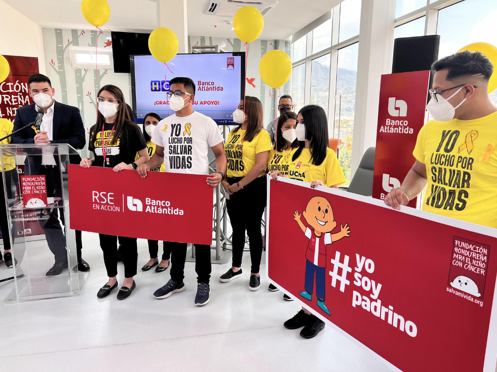 Banco Atlántida entrega donativo a la Fundación Hondureña para el Niño con Cáncer Banco Atlántida entrega donativo a la Fundación Hondureña para el Niño con Cáncer