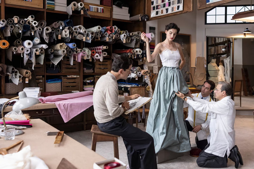Balenciaga y Disney+ se unen para crear una serie basada en el diseñador Cristobal Balenciaga Balenciaga y Disney+ se unen para crear una serie basada en el diseñador Cristobal Balenciaga
