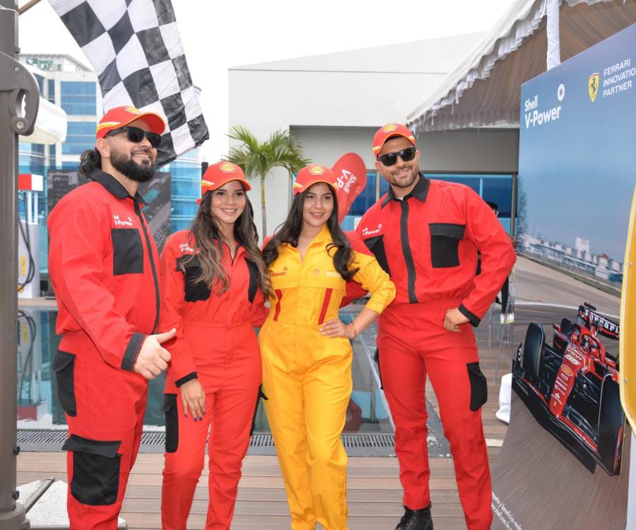 La marca Shell, líder a nivel mundial en el rubro de combustibles, celebra su alianza con la Scudería Ferrari a través de su evento exclusivo “Watch the Race”. La reconocida marca organizó un emocionante encuentro para lideres de opinión y medios de comunicación, quienes tuvieron la oportunidad de disfrutar una transmisión en vivo de la carrera de Fórmula 1 en el Gran Premio de Miami.