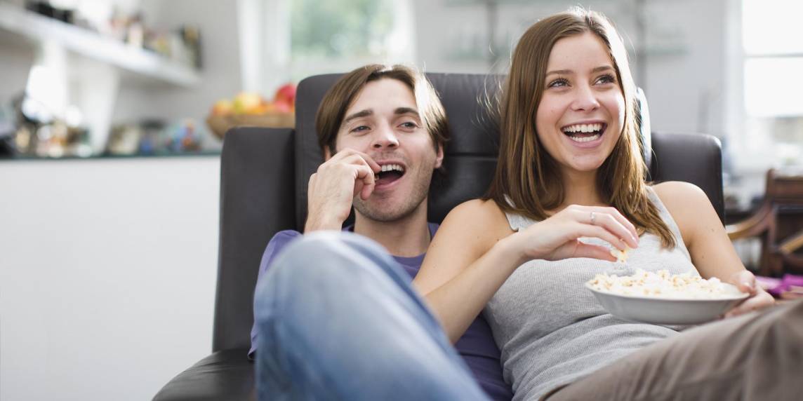 Con tu pareja o en solitario, ver películas románticas es una buena opción para divertirse, conmoverse y disfrutar.