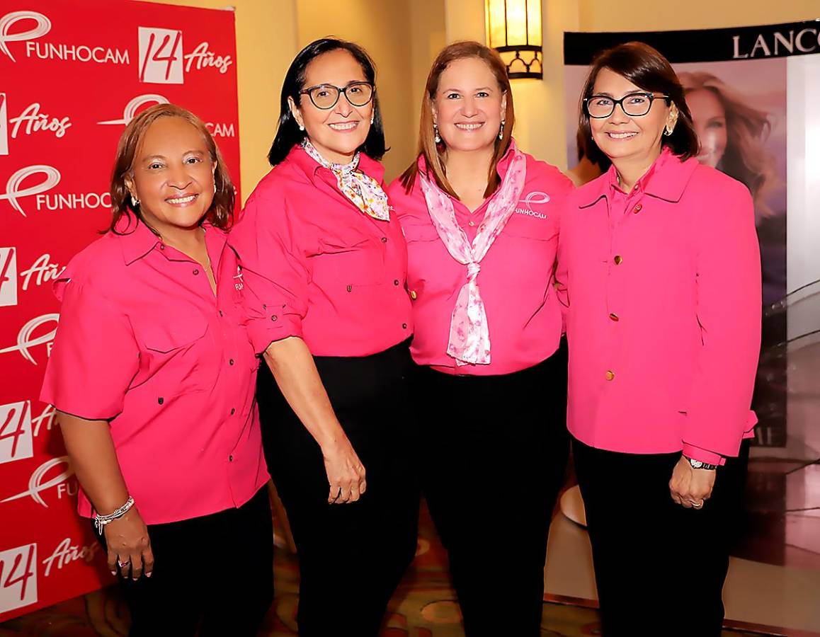 Munda Abedrabbo y su cruzada rosa Munda Abedrabbo y su cruzada rosa