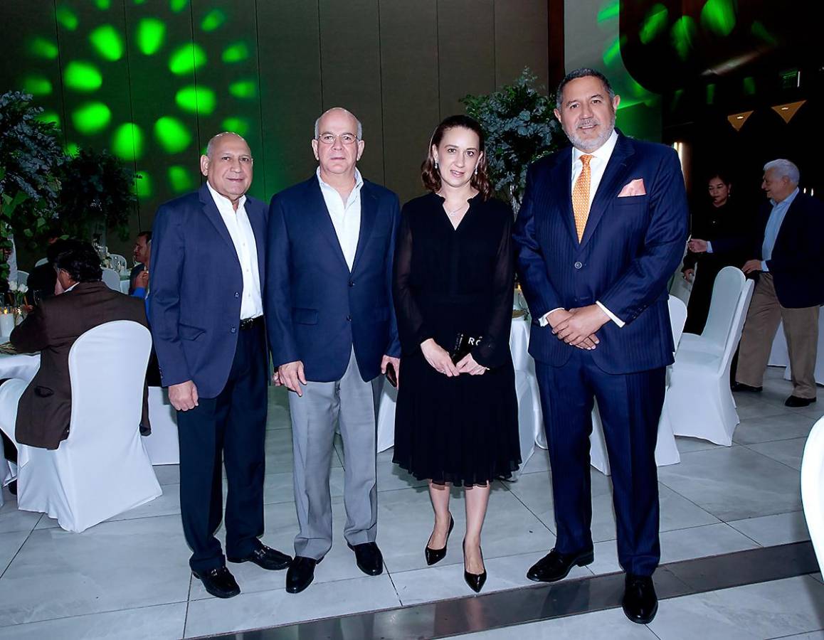 Cargill reconoce la trayectoria empresarial de Flavio Tinoco Cargill reconoce la trayectoria empresarial de Flavio Tinoco