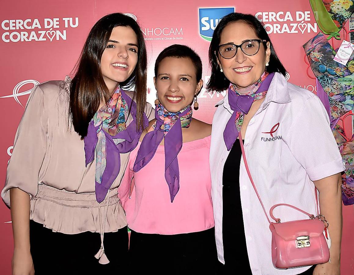 Munda Abedrabbo y su cruzada rosa Munda Abedrabbo y su cruzada rosa