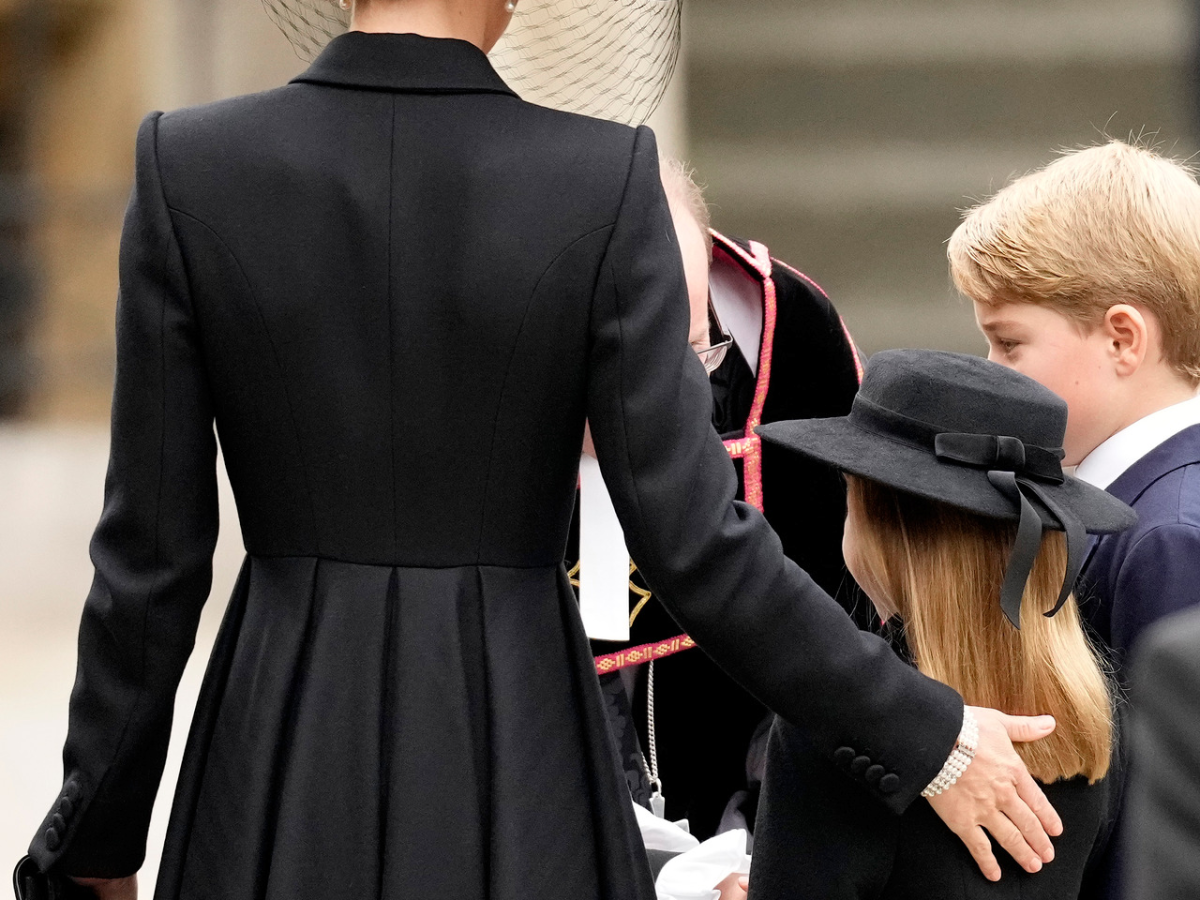 Kate Middleton rinde homenaje a la reina Isabel II