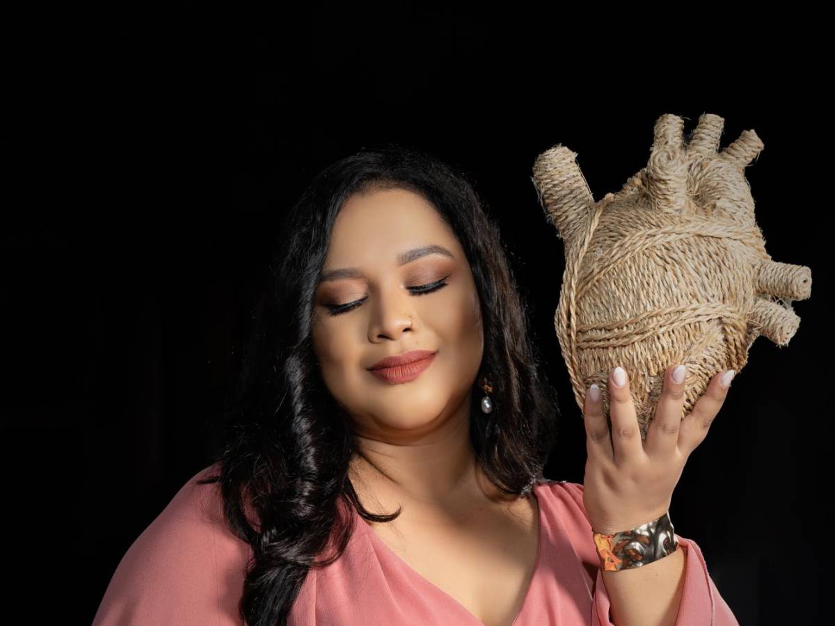 Kimberly Romero: La Voz Hondureña que Conquista Corazones Kimberly Romero: La Voz Hondureña que Conquista Corazones