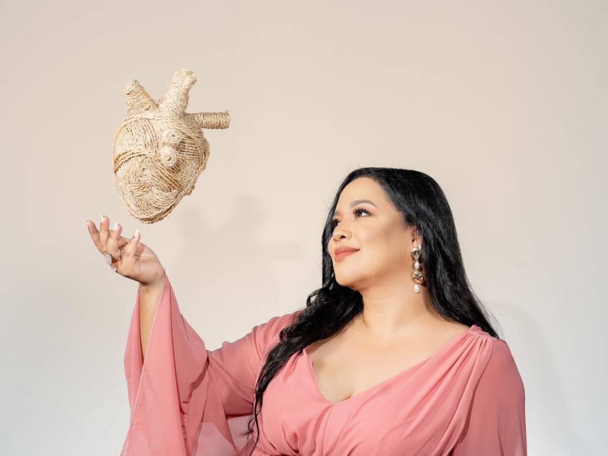Kimberly Romero: La Voz Hondureña que Conquista Corazones Kimberly Romero: La Voz Hondureña que Conquista Corazones