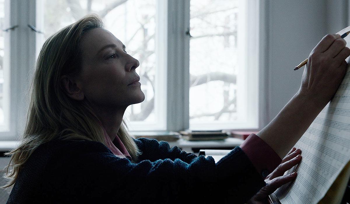 Cate Blanchett compite en los Golden Globes con su papel como la compositora y directora de orquesta, Lydia Tár, una de las más grandes artistas vivas y la primera mujer a la cabeza de la Orquesta Filarmónica de Berlín. Cate Blanchett compite en los Golden Globes con su papel como la compositora y directora de orquesta, Lydia Tár, una de las más grandes artistas vivas y la primera mujer a la cabeza de la Orquesta Filarmónica de Berlín.