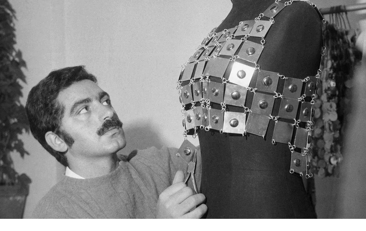 Francisco Rabaneda-Cuervo nació el 18 de febrero de 1934 en San Sebastián, su madre trabajó como costurera para Cristóbal Balenciaga. Décadas después sorprendería al fashion world con sus creaciones bajo el sello de Paco Rabanne