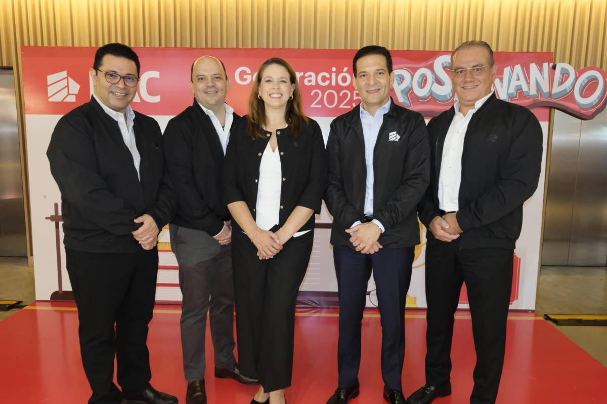 Presidente ejecutivo, Carlos Handal, y equipo BAC. Presidente ejecutivo, Carlos Handal, y equipo BAC.