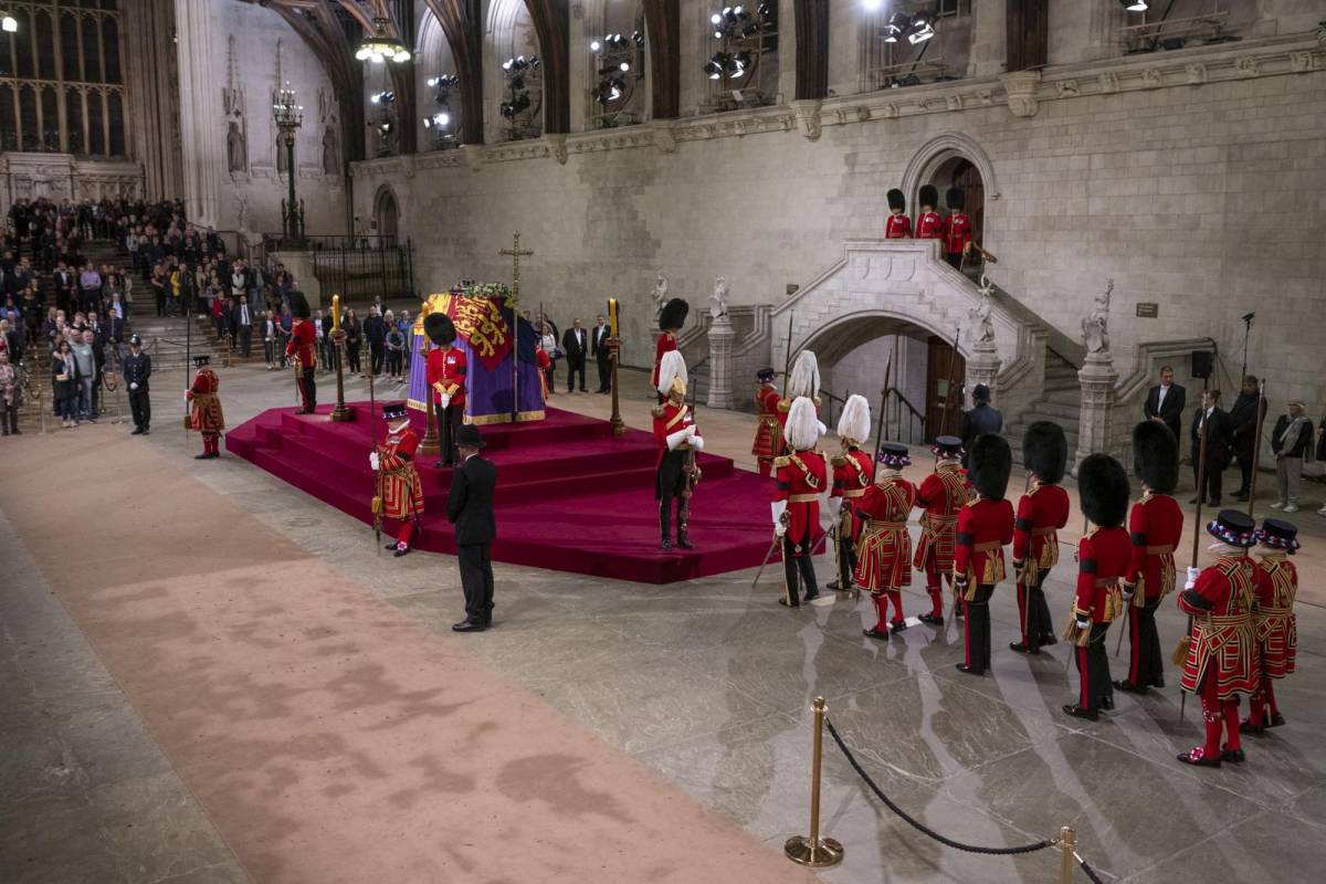 El Reino Unido y el mundo despiden a Isabel II con un grandioso funeral en Londres El Reino Unido y el mundo despiden a Isabel II con un grandioso funeral en Londres