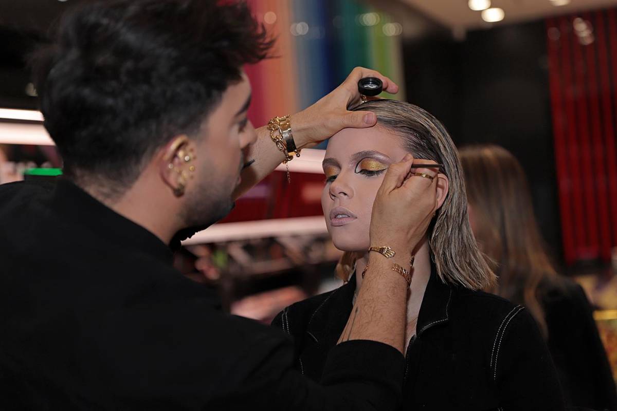 M·A·C Cosmetics y Revista Estilo deslumbran con Gift of Gold M·A·C Cosmetics y Revista Estilo deslumbran con Gift of Gold