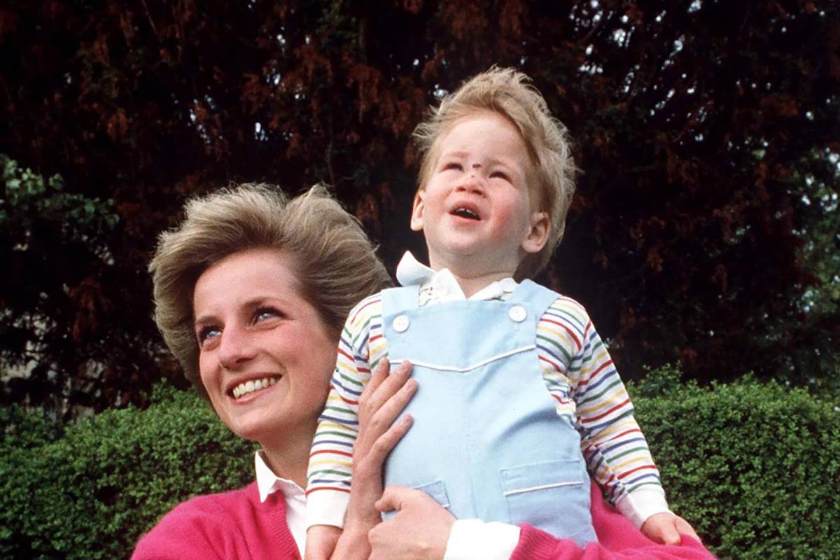 Lady Di y su hijo, el príncipe Harry Lady Di y su hijo, el príncipe Harry