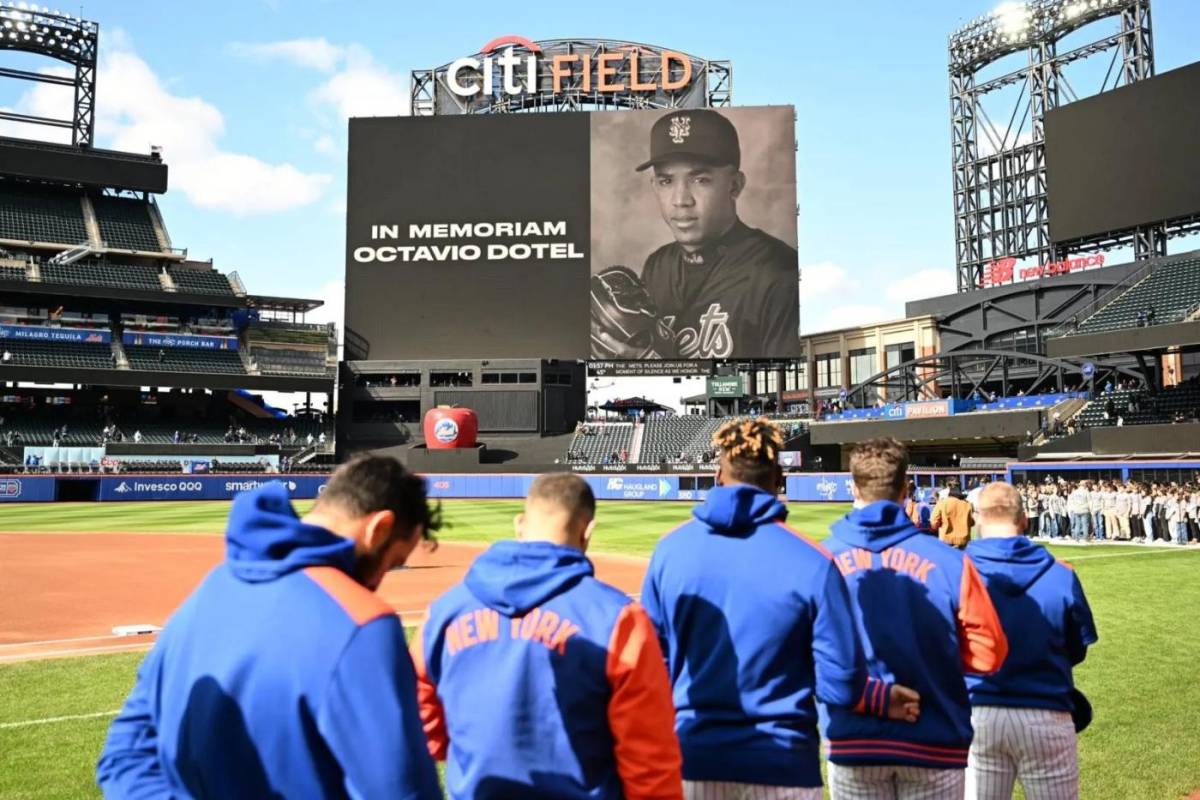 Antes del partido contra los Marlins de Miami, los Mets rindieron homenaje a Octavio Dotel, proyectando su imagen en la pantalla del estadio como muestra de respeto tras su fallecimiento. Antes del partido contra los Marlins de Miami, los Mets rindieron homenaje a Octavio Dotel, proyectando su imagen en la pantalla del estadio como muestra de respeto tras su fallecimiento.