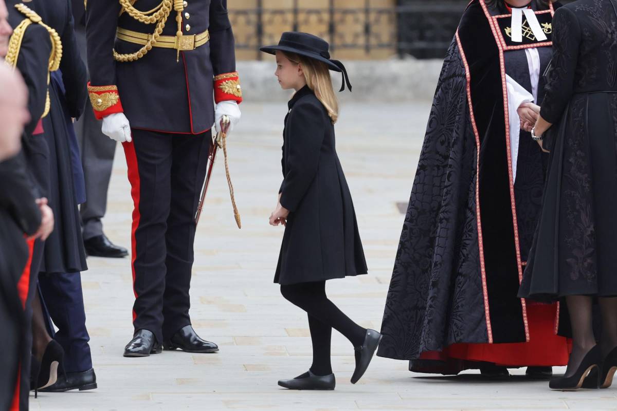 La princesa Charlotte se despide de su bisabuela La princesa Charlotte se despide de su bisabuela