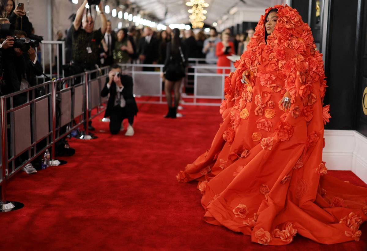 La cantante a su llegada a la gala vestida de Dolce & Gabbana La cantante a su llegada a la gala vestida de Dolce & Gabbana