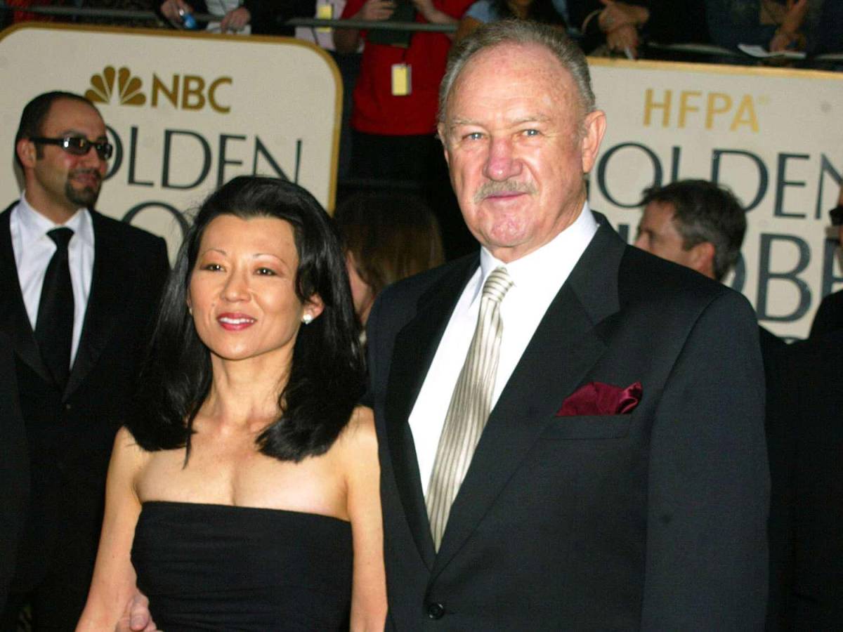 Hackman junto a su esposa, la pianista Betsy Arawaka, con quien se casó en 1991 Hackman junto a su esposa, la pianista Betsy Arawaka, con quien se casó en 1991