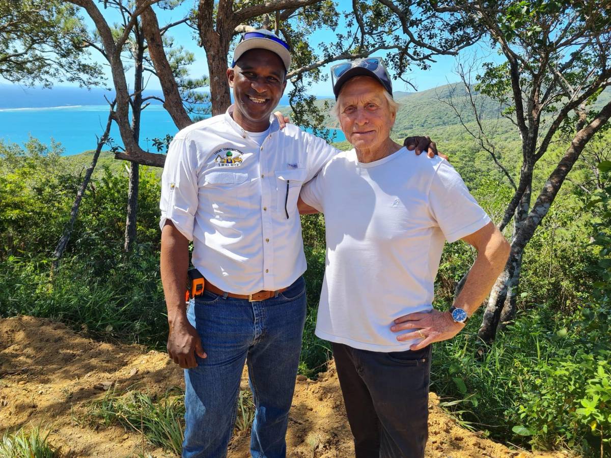 Catherine Zeta Jones y Michael Douglas visitan Islas de la Bahía en Honduras