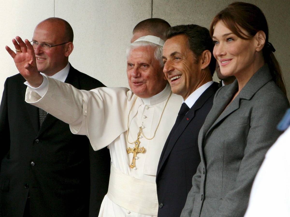 Muere Benedicto XVI Muere Benedicto XVI