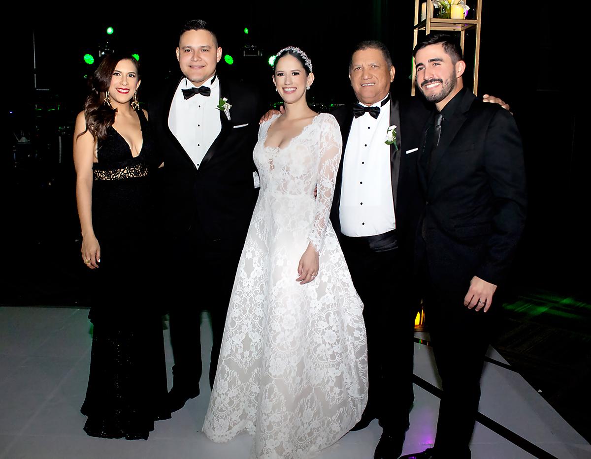 Rebeca Mejía, Raúl Andino, Alejandra Cárcamo, Sigberto Cárcamo y Gerardo Navas