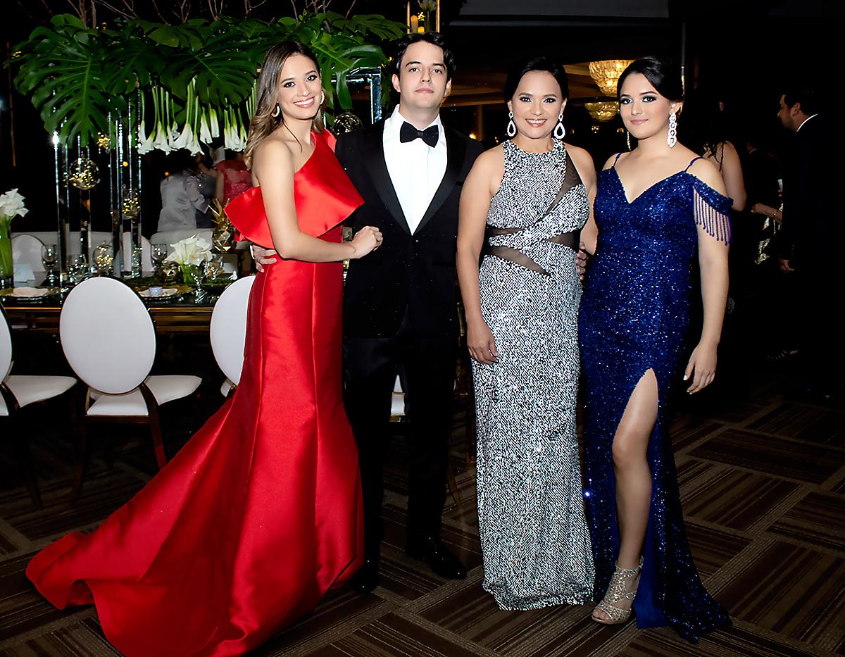 Norma, Mario, Duneska y María Fernanda Soto.