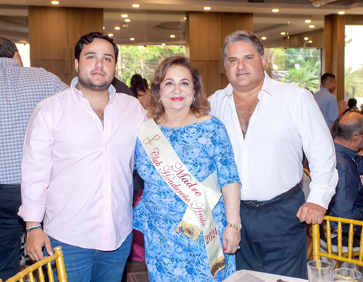 Christopher, Suyapa y Basilio Fuschich.