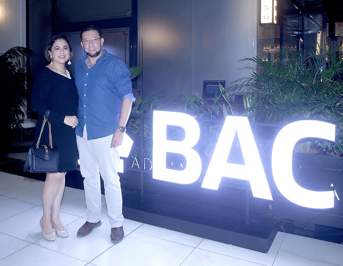 Dilcia Flores y Josué Maradiaga.