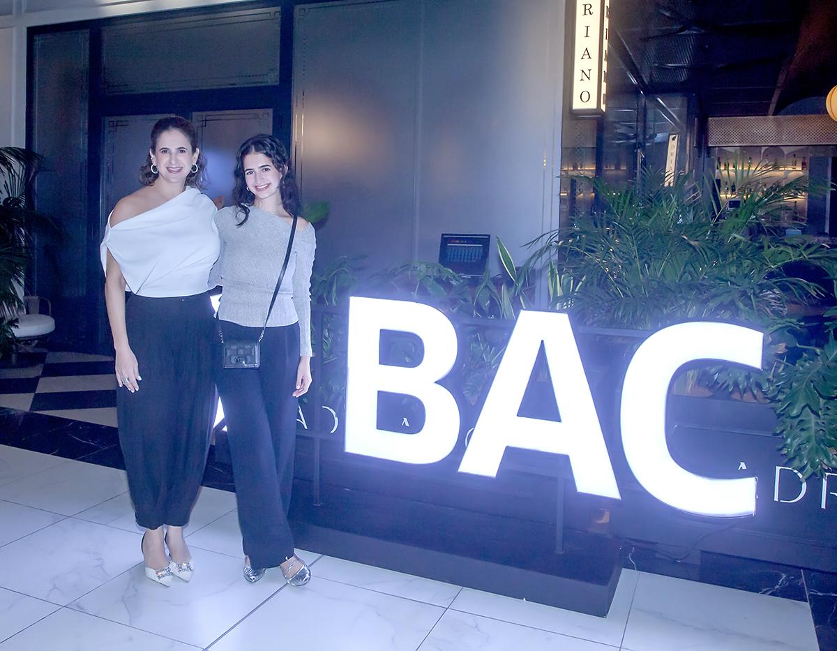  Vanessa Saybe y Sabrina Chahín.