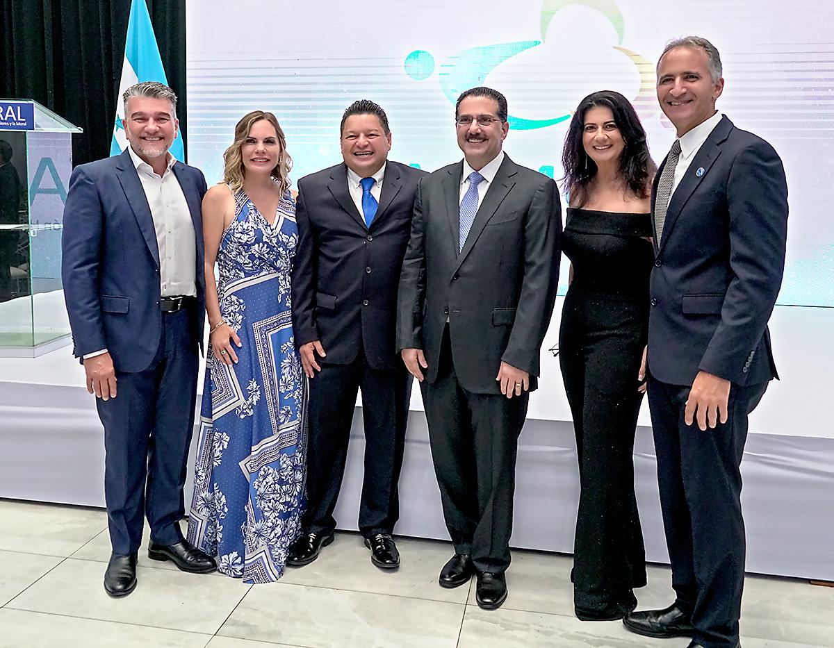 Marco y Rosa María Raudales con Jorge Panayotti, Carlos Suazo, Jessica y George Faraj