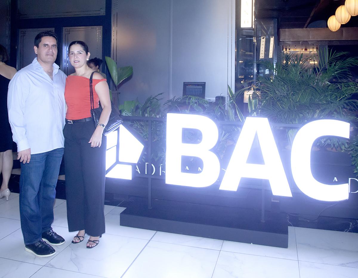 Sarah Zepeda, subgerente regional y plataformas de valor agregado, y Fabiola Cañas, gerente de Banca Privada BAC.