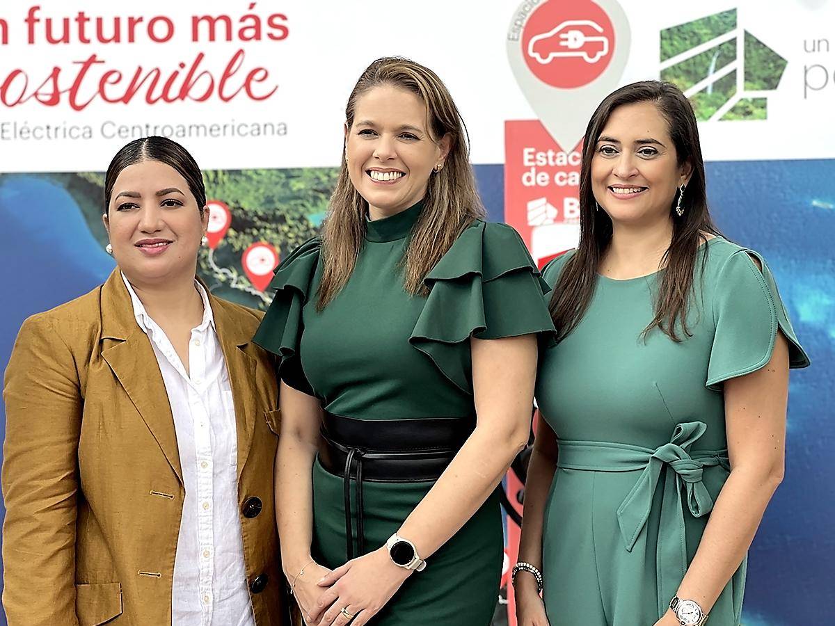 Eylin Maldonado de FUNDAHRSE, junto a Fabiola Güell y Valeria Ríos de BAC. Eylin Maldonado de FUNDAHRSE, junto a Fabiola Güell y Valeria Ríos de BAC.
