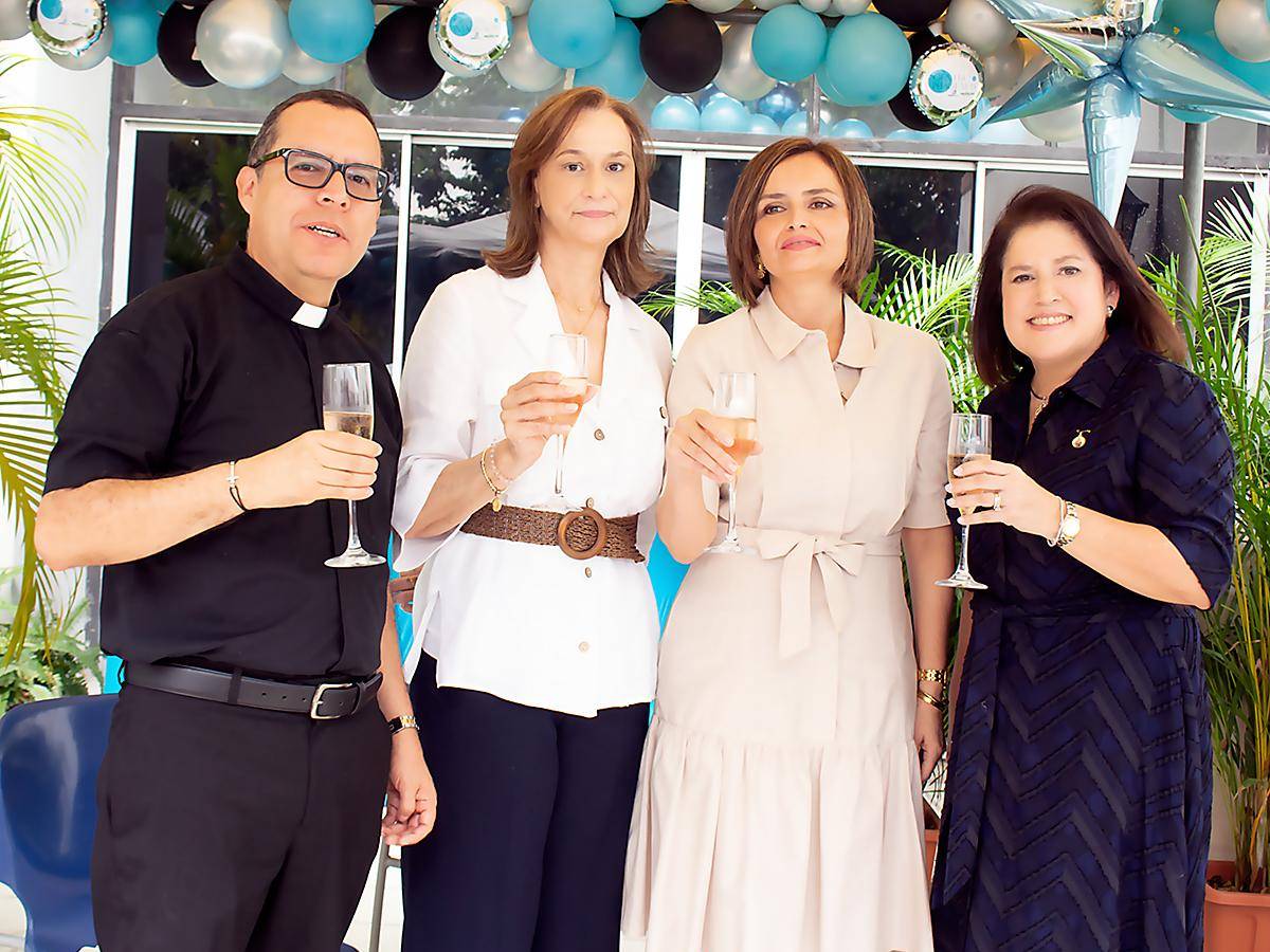 Brindis por la inauguración del Centro de Imágenes