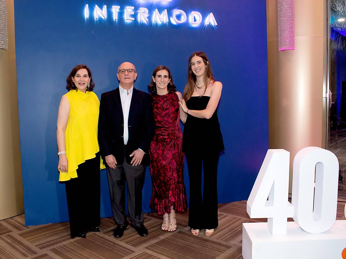 Marlen, Nicolas, Sofía y Camila Chahín. Marlen, Nicolas, Sofía y Camila Chahín.