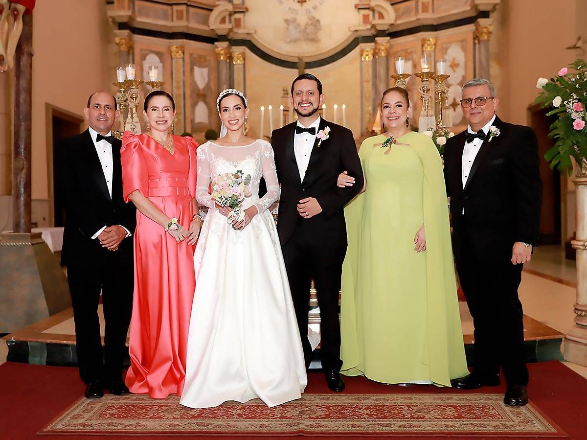 La romántica boda de Marialuisa Izaguirre Membreño y José Daniel Madrigal Cerrato La romántica boda de Marialuisa Izaguirre Membreño y José Daniel Madrigal Cerrato