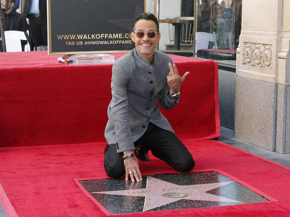 Marc recibiendo su estrella en el paseo de la fama.