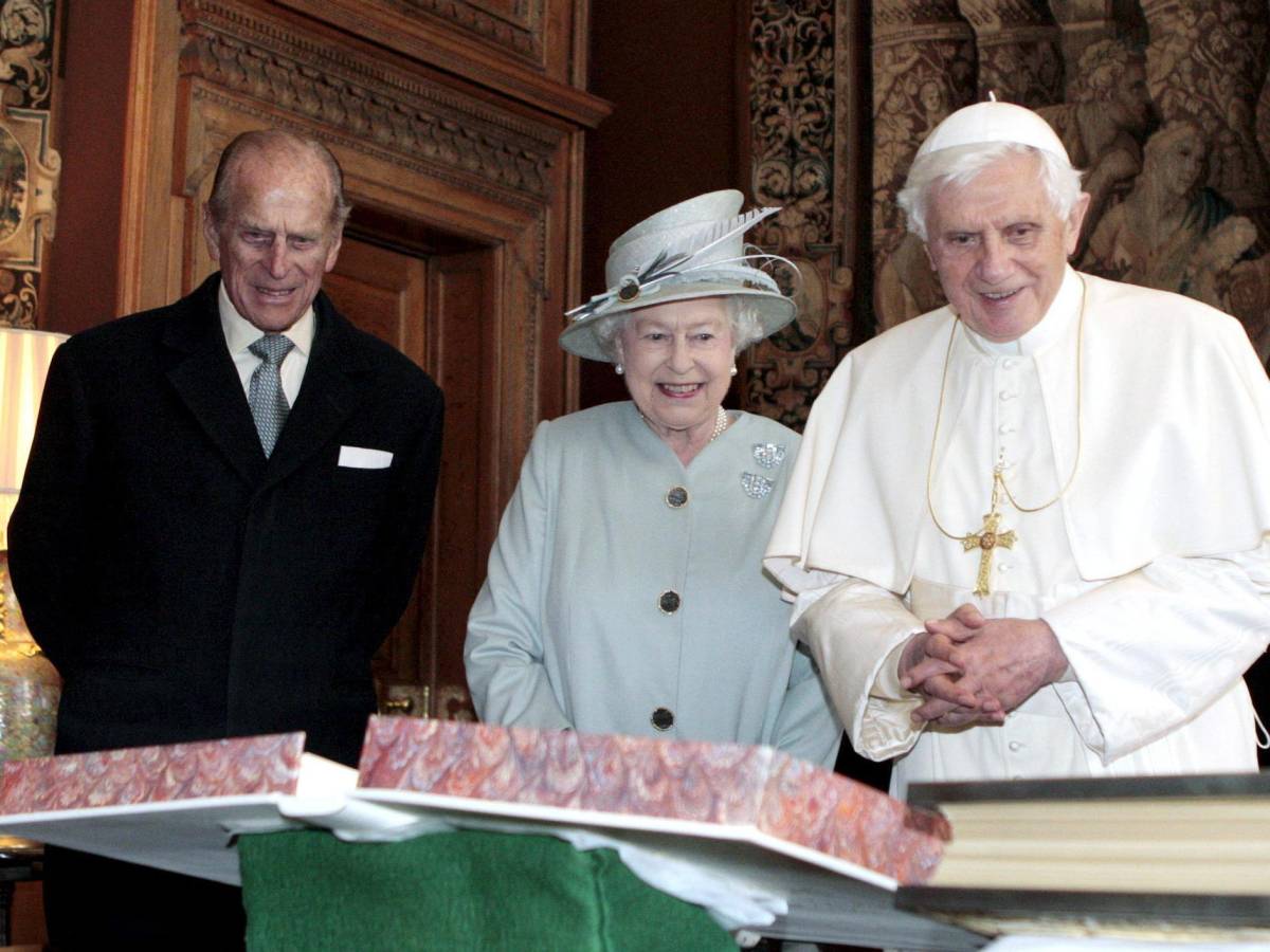 Muere Benedicto XVI Muere Benedicto XVI