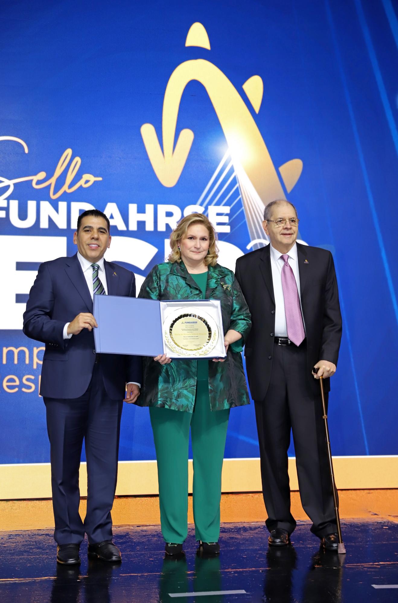 Presidenta ejecutiva de Banpaís es galardonada por su compromiso con la sostenibilidad empresarial Presidenta ejecutiva de Banpaís es galardonada por su compromiso con la sostenibilidad empresarial