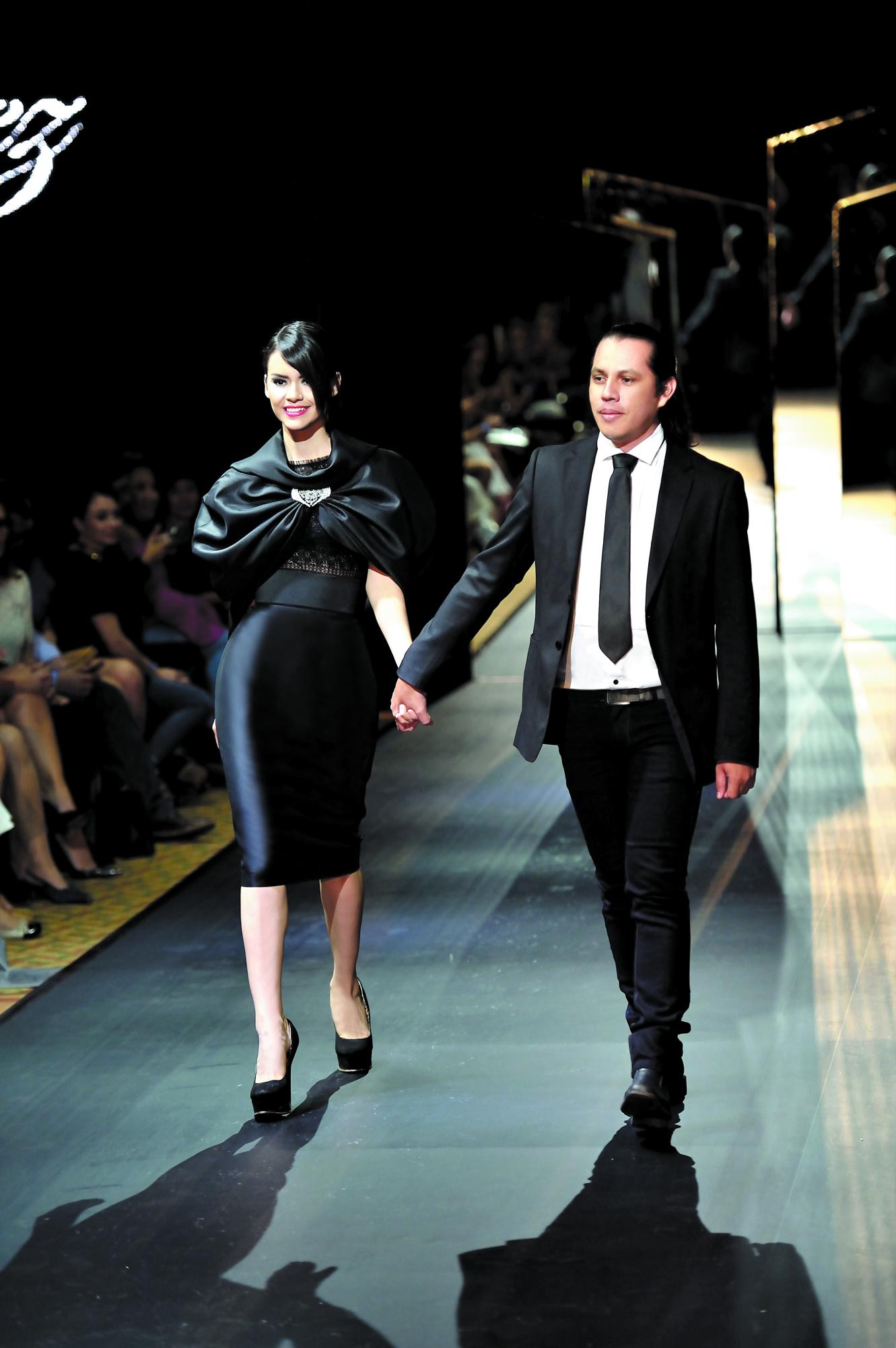 El diseñador en la primera edición de Estilo Moda en 2016. Su participación en el evento más importante de la moda hondureña le brindó la oportunidad de mostrar su trabajo a un público más amplio El diseñador en la primera edición de Estilo Moda en 2016. Su participación en el evento más importante de la moda hondureña le brindó la oportunidad de mostrar su trabajo a un público más amplio