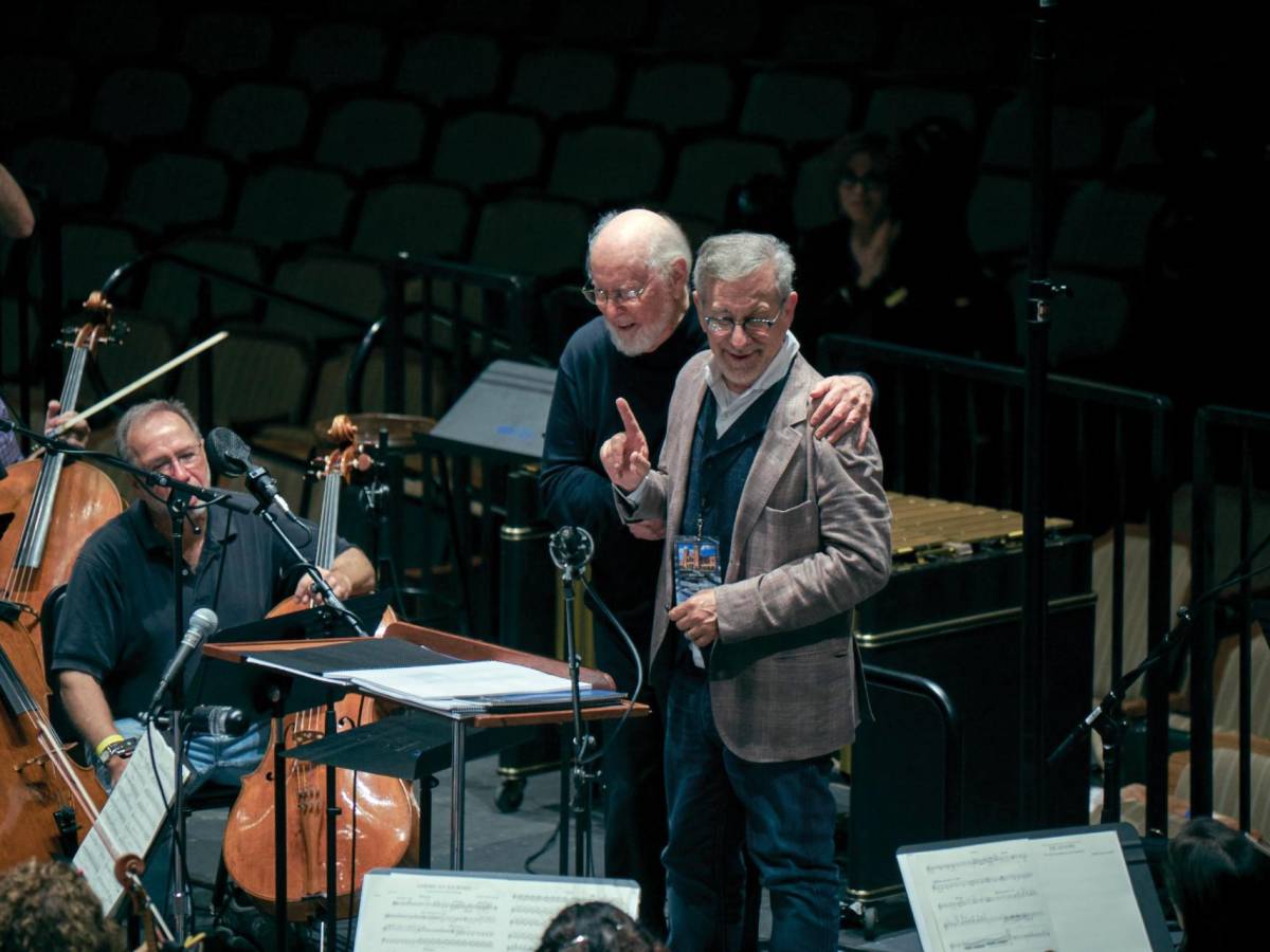 John Williams con Steven Spielberg en la producción musical de The Fabelmans John Williams con Steven Spielberg en la producción musical de The Fabelmans