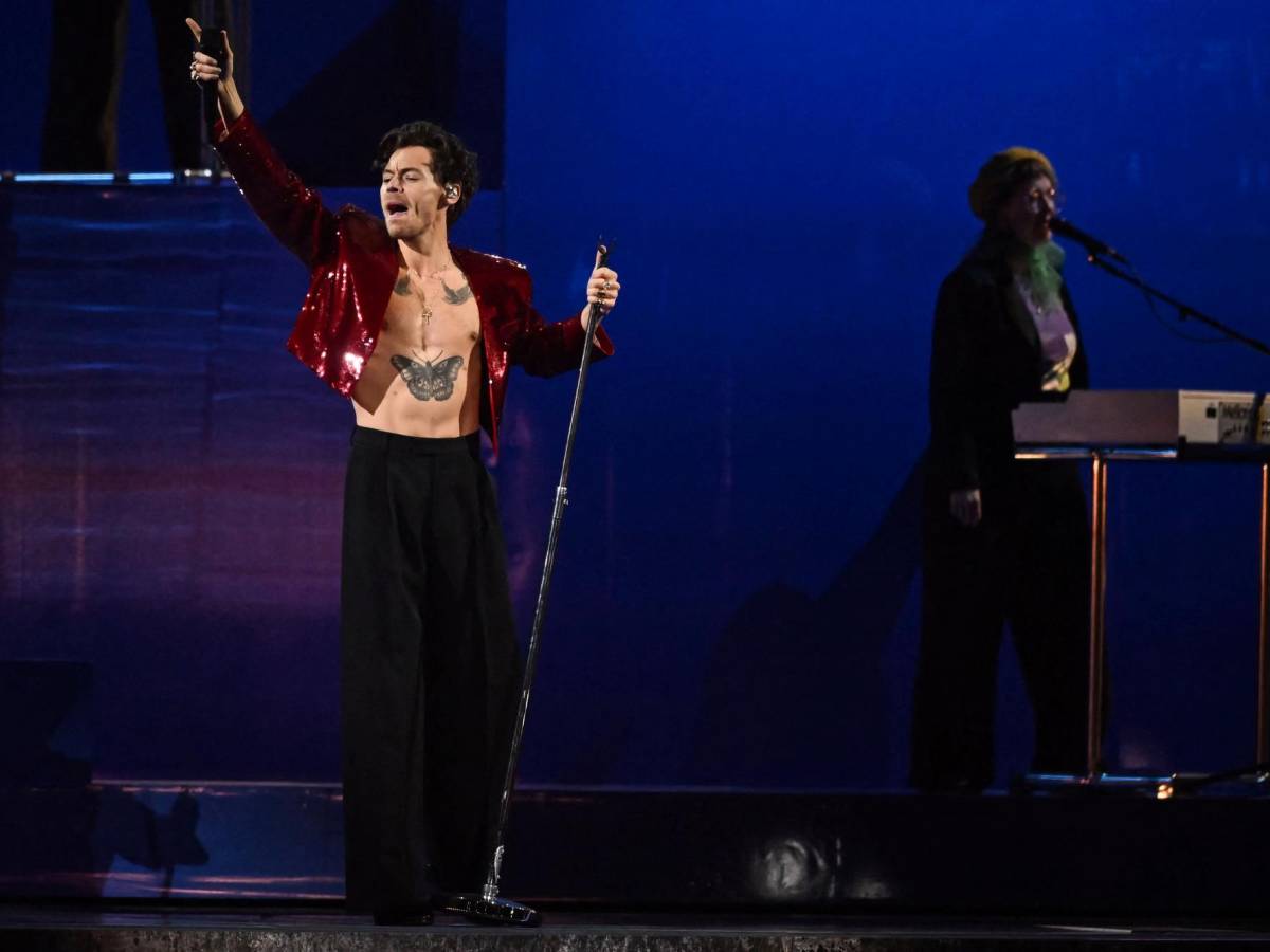 El cantante inglés Harry Styles durante su actuación en los BRIT Awards 2023 El cantante inglés Harry Styles durante su actuación en los BRIT Awards 2023