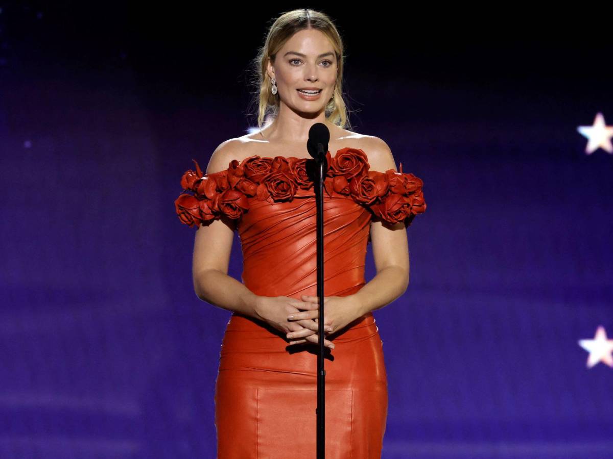 Margot Robbie presentó el SeeHer Award que este año se entregó a America Ferrera Margot Robbie presentó el SeeHer Award que este año se entregó a America Ferrera