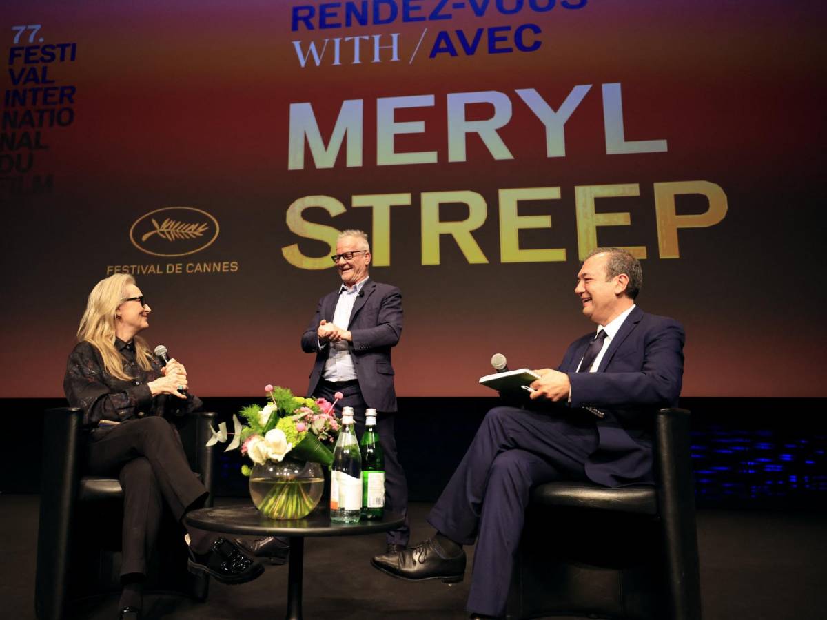 La actriz con Thierry Fremaux y el periodista francés Didier antes de comenzar el Rendez-Vous With Meryl Streep en Cannes La actriz con Thierry Fremaux y el periodista francés Didier antes de comenzar el Rendez-Vous With Meryl Streep en Cannes