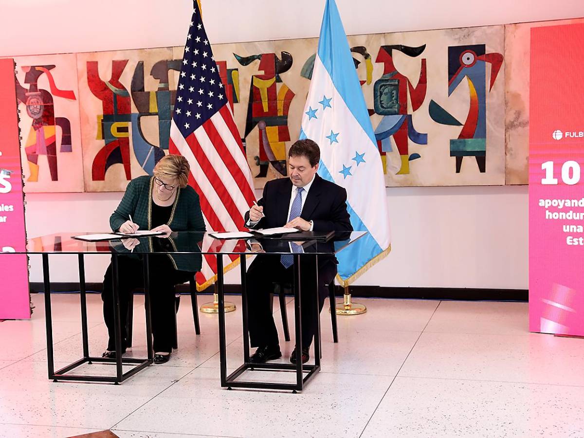 Gobierno de los EE.UU. y Banco Atlántida Firman Enmienda al Acuerdo de Becas Fulbright-Banco Atlántida Gobierno de los EE.UU. y Banco Atlántida Firman Enmienda al Acuerdo de Becas Fulbright-Banco Atlántida