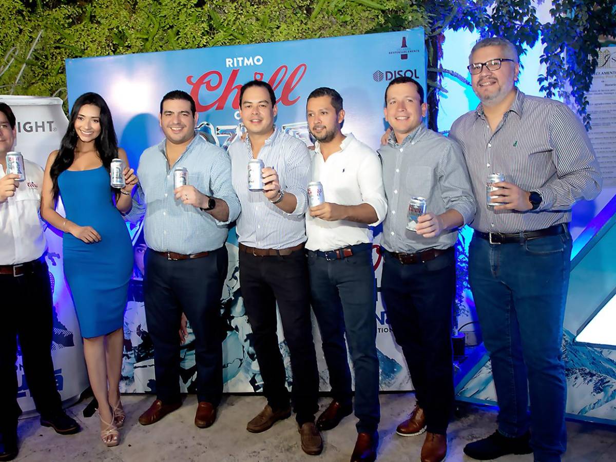Gustavo Palacios, Karlen Pérez, Héctor Turcios, Iván García, Walter López, Guido Díaz y Luis Solis Gustavo Palacios, Karlen Pérez, Héctor Turcios, Iván García, Walter López, Guido Díaz y Luis Solis