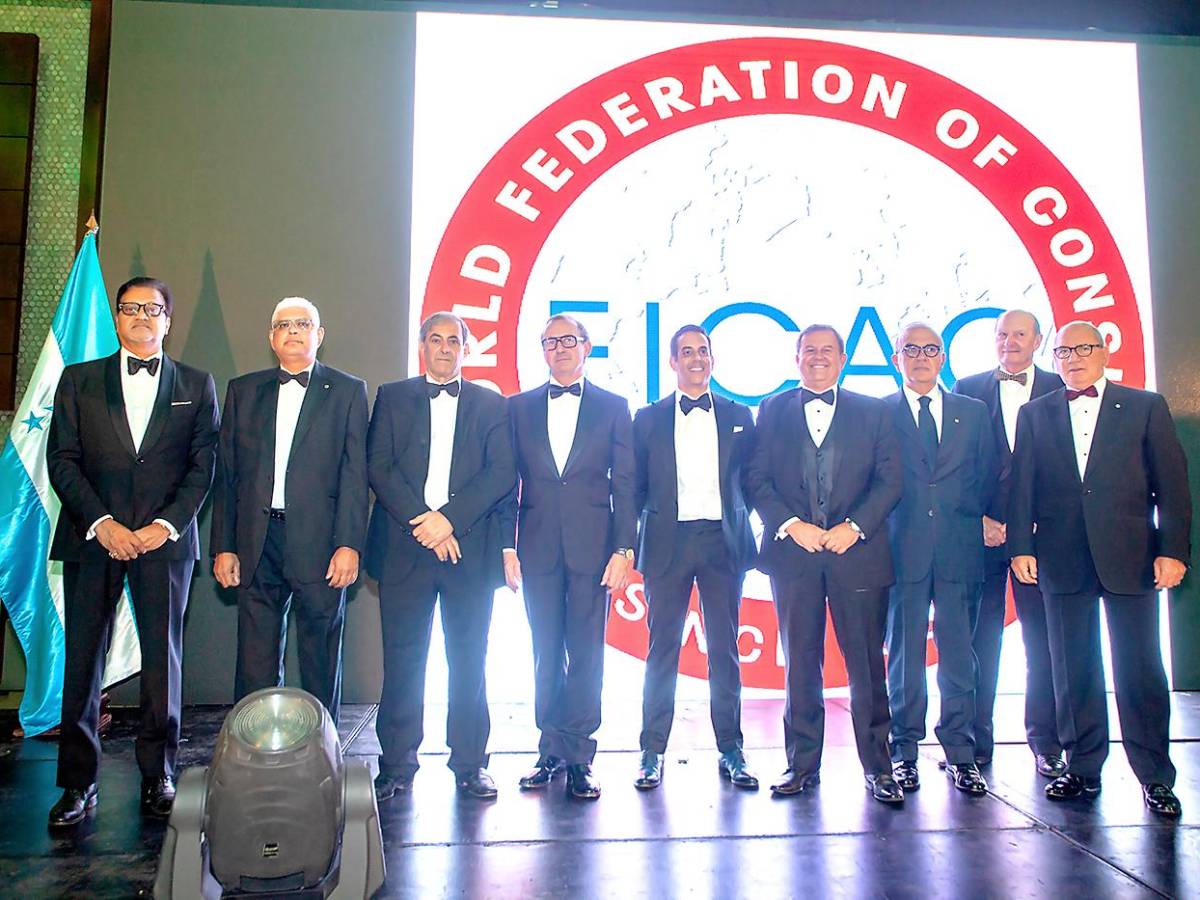 Junta directiva de la Federación Mundial de Cónsules integrada por: Nikolaos Margaropoulos, Purrshottam Bhaggeria, Asif Chowdhury, Karim Qubain, Paolo Tricotti, Amy Orkaby, Louis Vella, Stelio Campanale, François Piers y Jelil Bouraoui Junta directiva de la Federación Mundial de Cónsules integrada por: Nikolaos Margaropoulos, Purrshottam Bhaggeria, Asif Chowdhury, Karim Qubain, Paolo Tricotti, Amy Orkaby, Louis Vella, Stelio Campanale, François Piers y Jelil Bouraoui