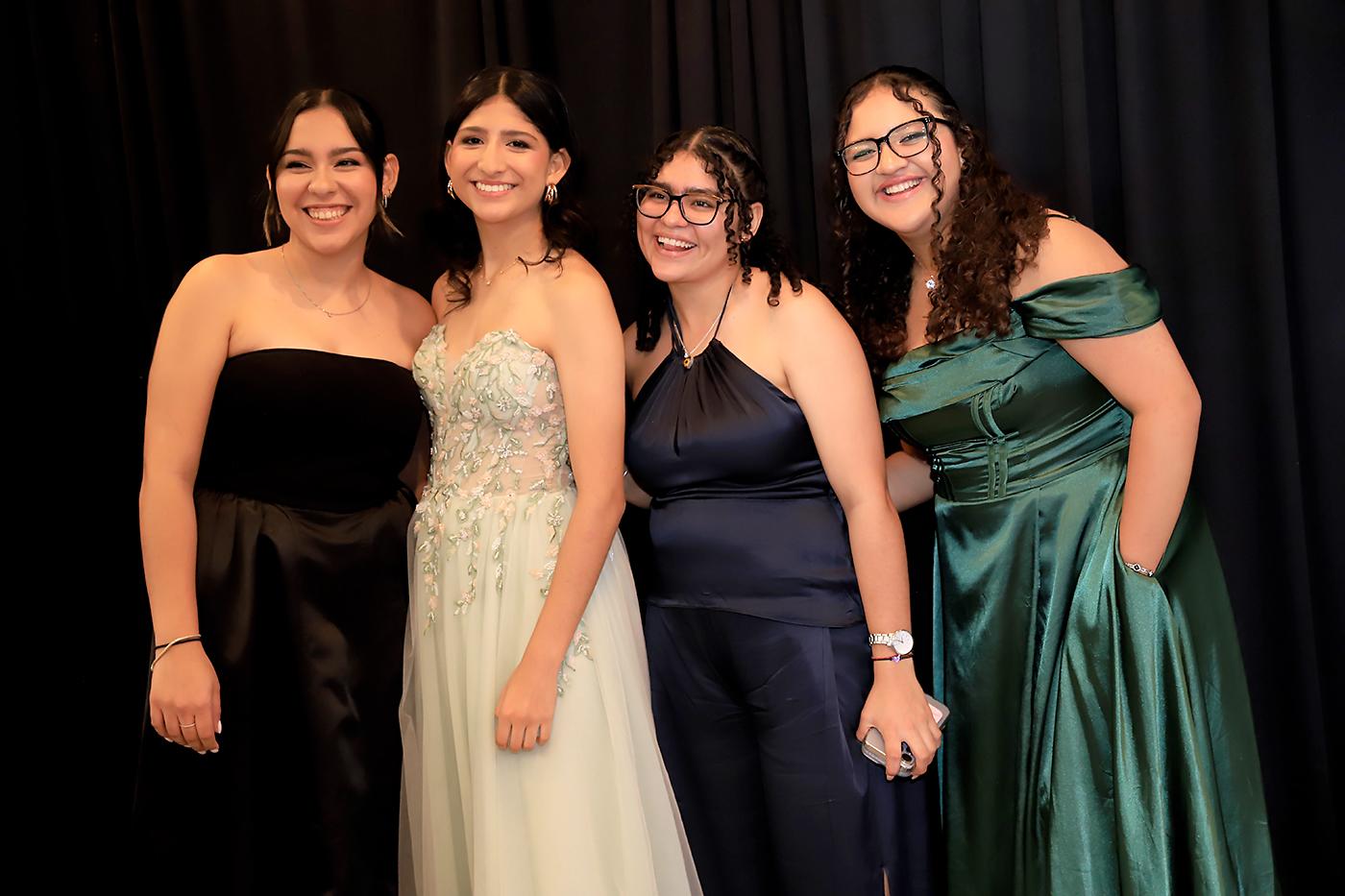 Fiesta de la prom 2025 de Mayan School