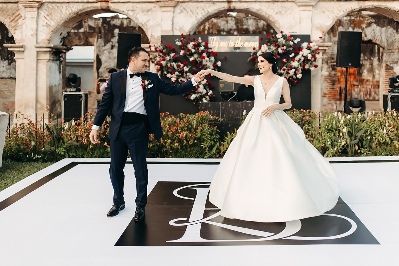 La boda de Maria Renee López y Juan Manuel Bran