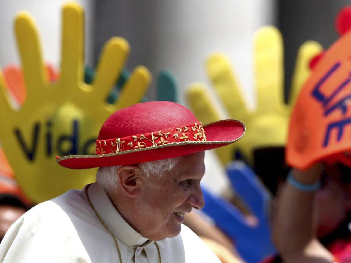 Muere Benedicto XVI Muere Benedicto XVI