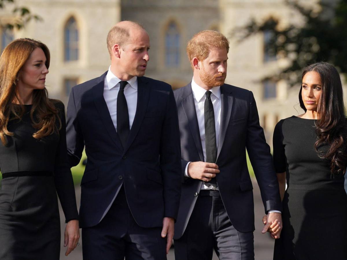La familia “moderna” de Carlos y Camila; lista para la coronación La familia “moderna” de Carlos y Camila; lista para la coronación